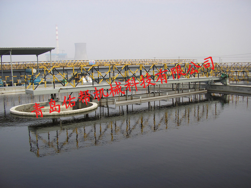 半桥周边传动刮吸泥机用于炼油废水处理